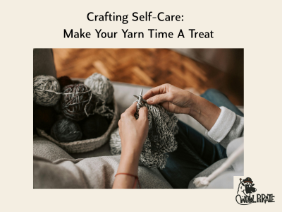 Photo a persons hands knitting with a basket of yarn in front of them.