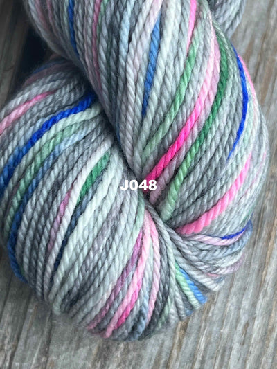 J048