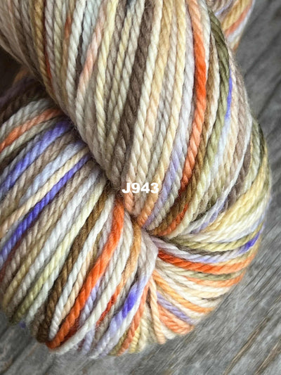 J943